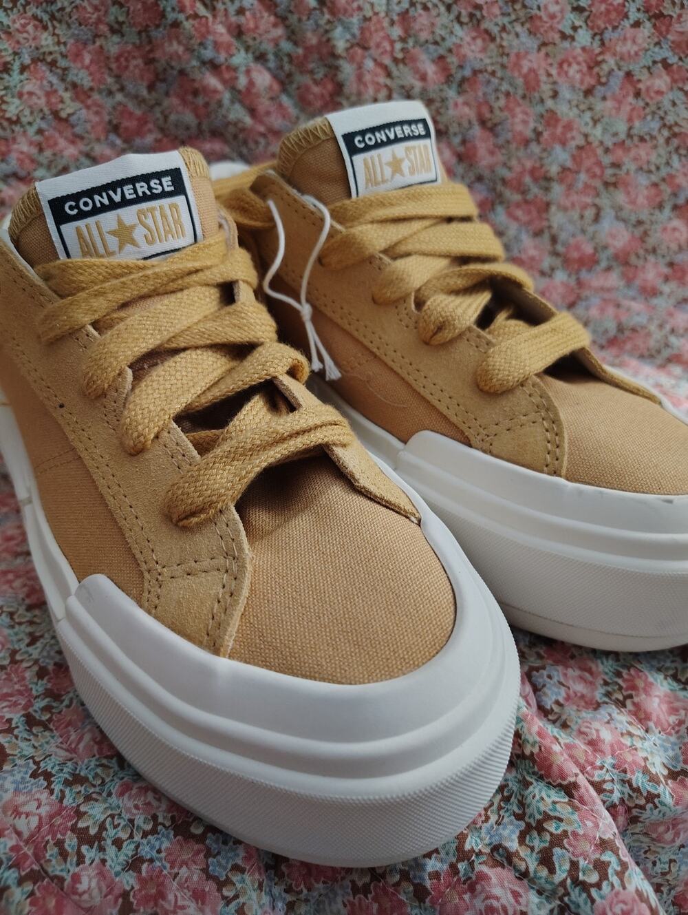 NEW Converse All Stars Mustard Yellow Platform Sneakers, Women's 7.5/Mens 6